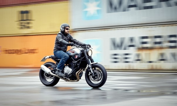 JvB-moto liefert erste Yard Built XSR700 Super 7 Jens vom Brauck hat die Maschinen auf den Kern reduziert