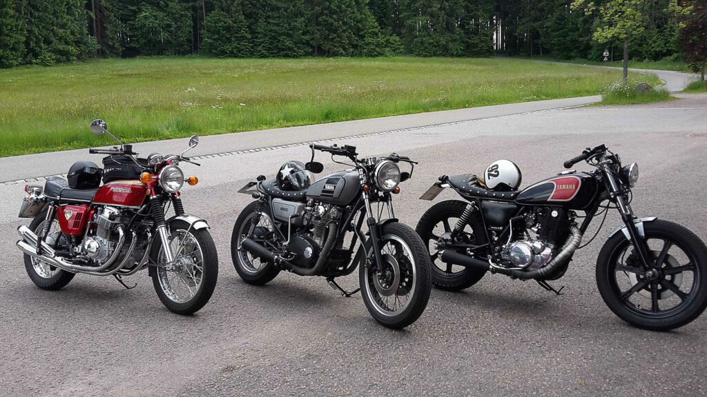 In guter Gesellschaft: Yamaha XS650 Café Racer
