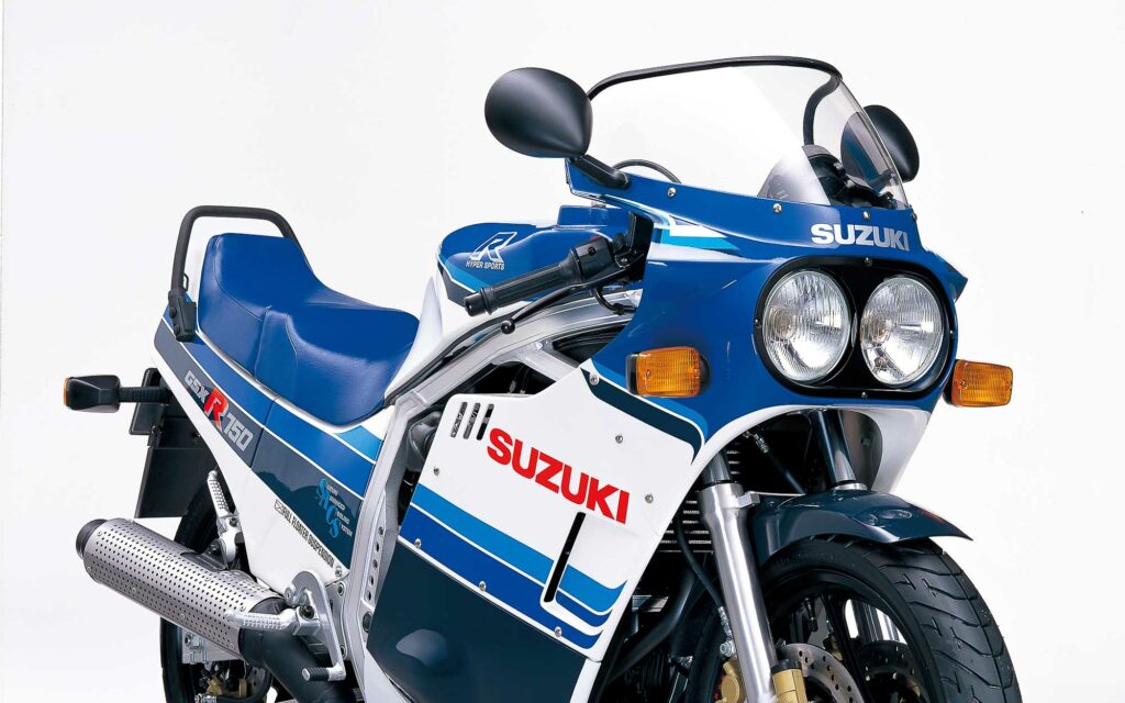 Markant: Doppelscheinwerfer der GSX-R750