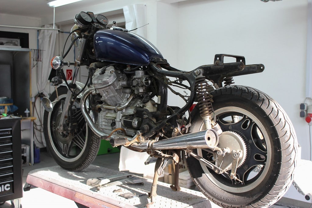 Die Ausgangsbasis: eine abgehalfterte Honda CX 500 C